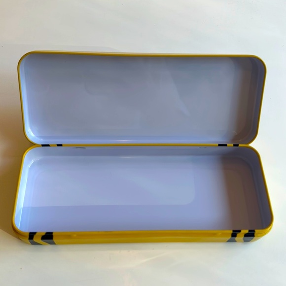 Brand NEW Crayola Tin Storage Box - Picture 4 of 4